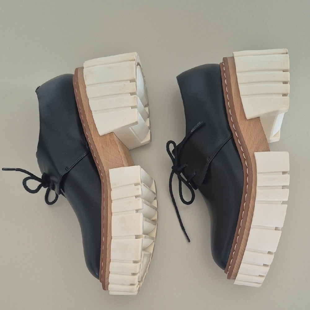 Stella McCartney Black Lace-Up Chunky Platform Boots with Cream Sole - Picture 5 of 15